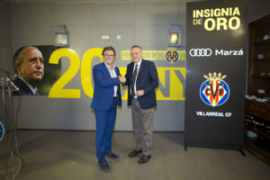 Marzá recibe la insignia de oro del Villarreal CF